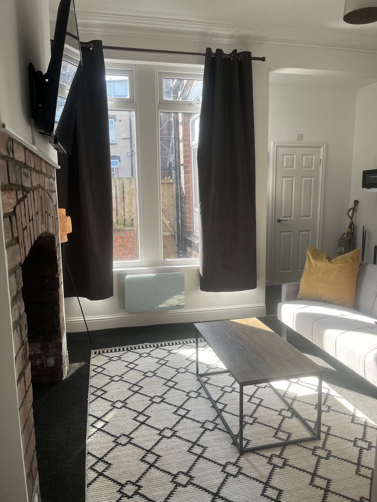 Lounge — bay window at The Aberdeen House, Floor 1