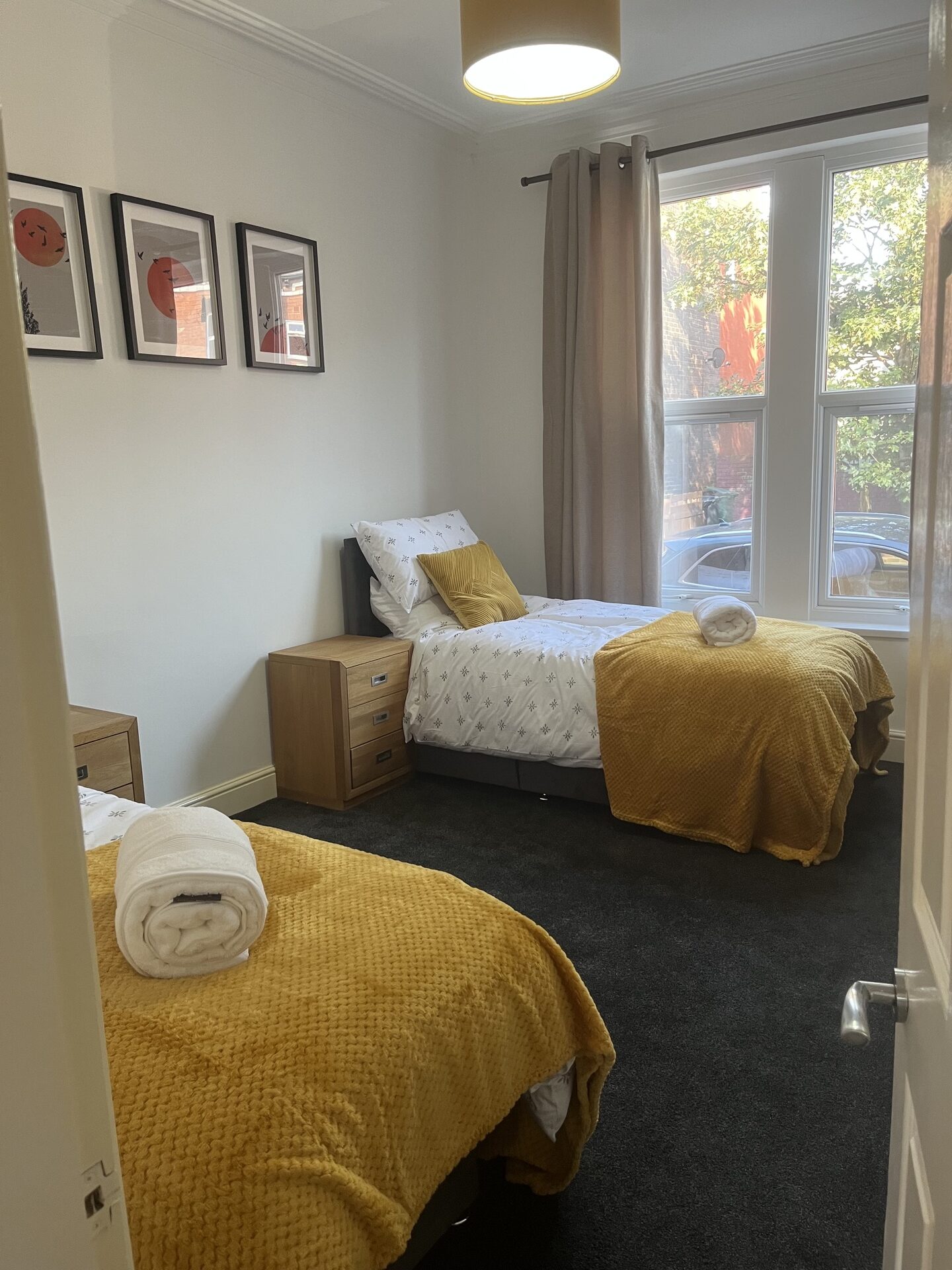 Bedroom with bay window at The Aberdeen House, Floor 1