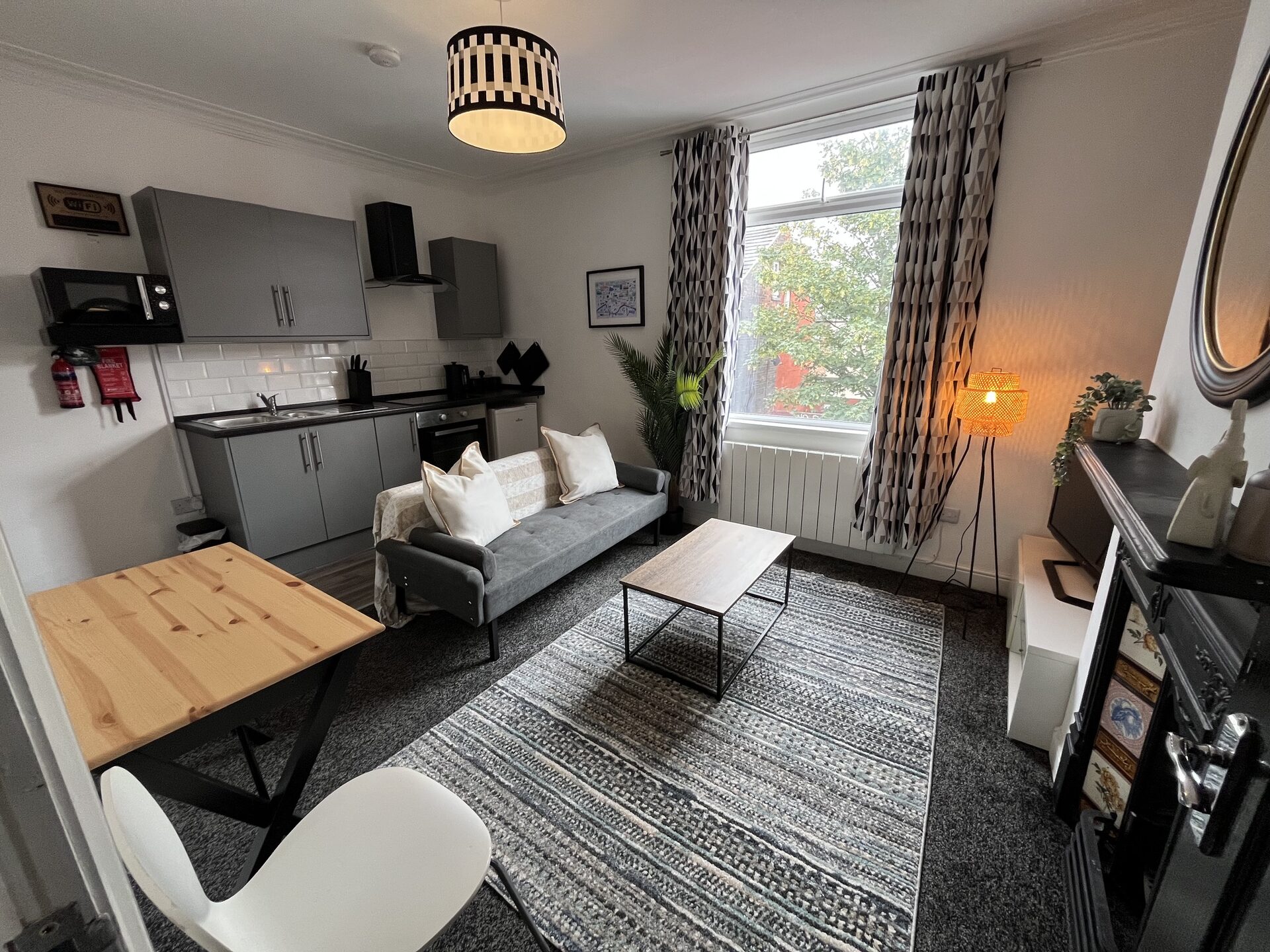 Open-plan lounge — dining view at The Aberdeen House, Floor 2