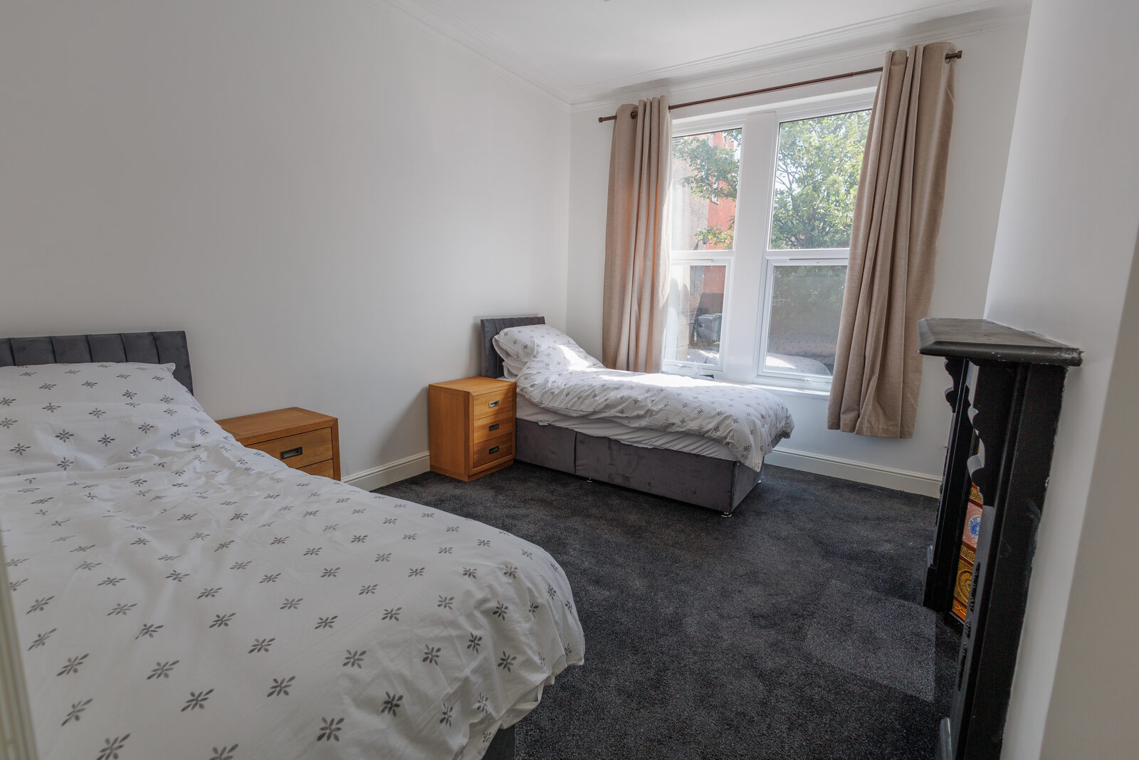 Twin bedroom — second view at The Aberdeen House, Floor 1