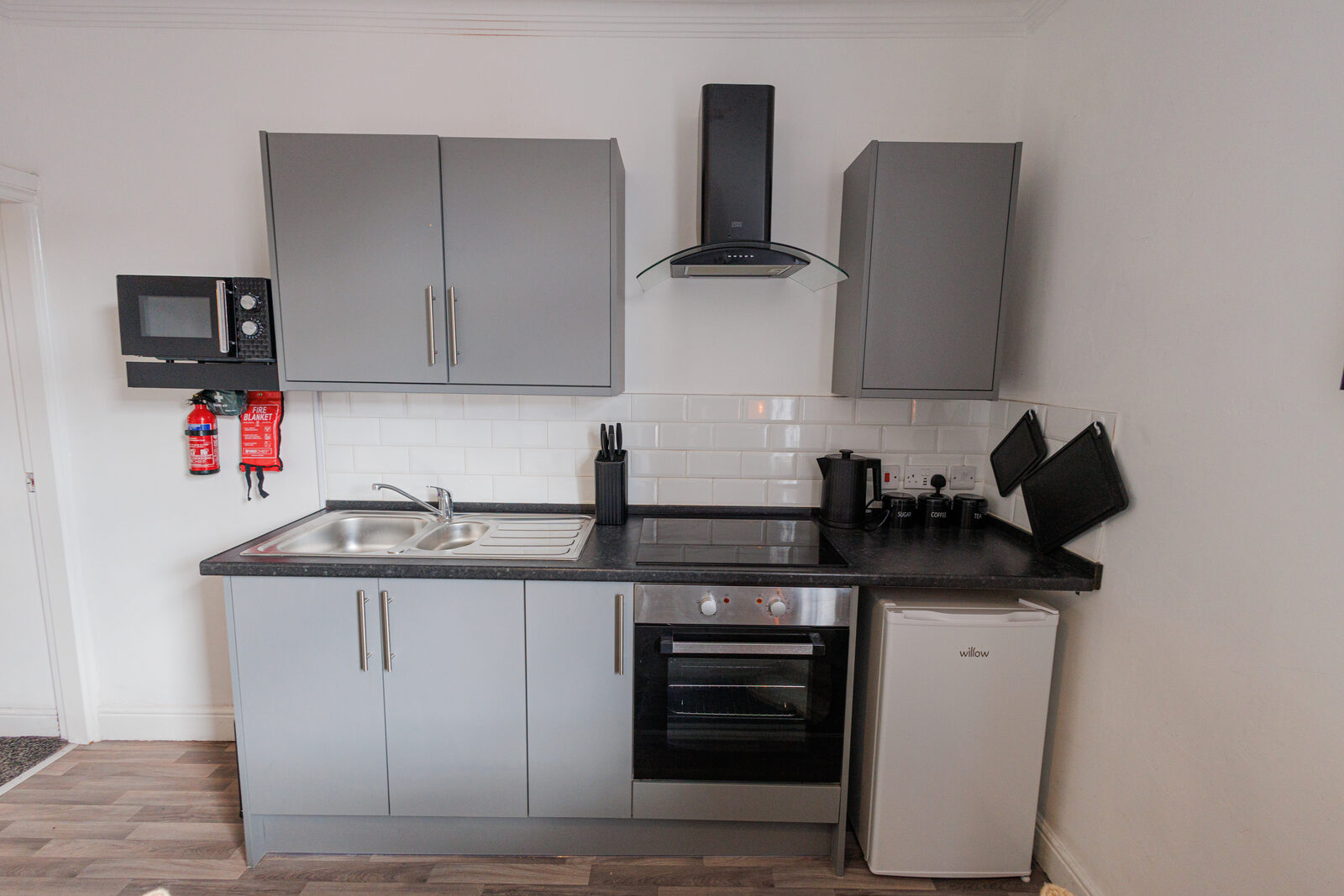 Kitchen — oven, hob and extractor at The Aberdeen House, Floor 2